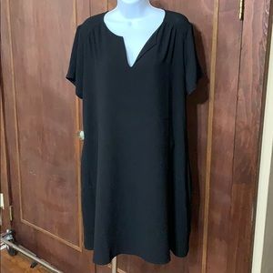 Short sleeve black dress with V neck.